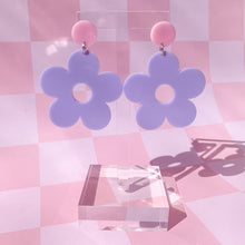 Load image into Gallery viewer, Flower Earrings - Lilac