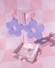 Load image into Gallery viewer, Flower Earrings - Lilac