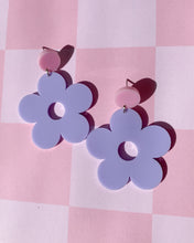 Load image into Gallery viewer, Flower Earrings - Lilac